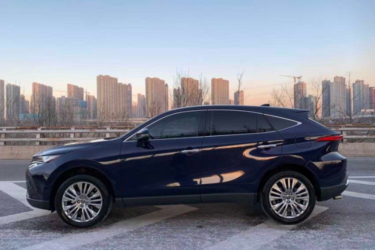 Used Toyota Harrier 2022 2.0L CVT Two-Wheel Drive Deluxe Edition Exterior 3