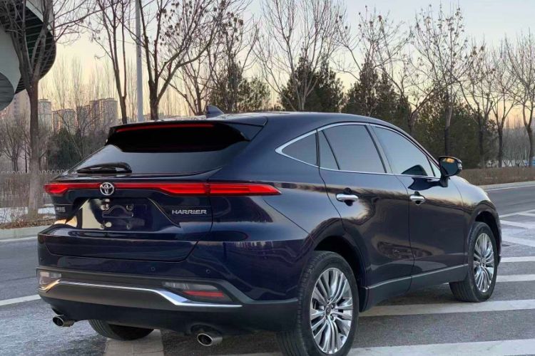 Used Toyota Harrier 2022 2.0L CVT Two-Wheel Drive Deluxe Edition Exterior 5