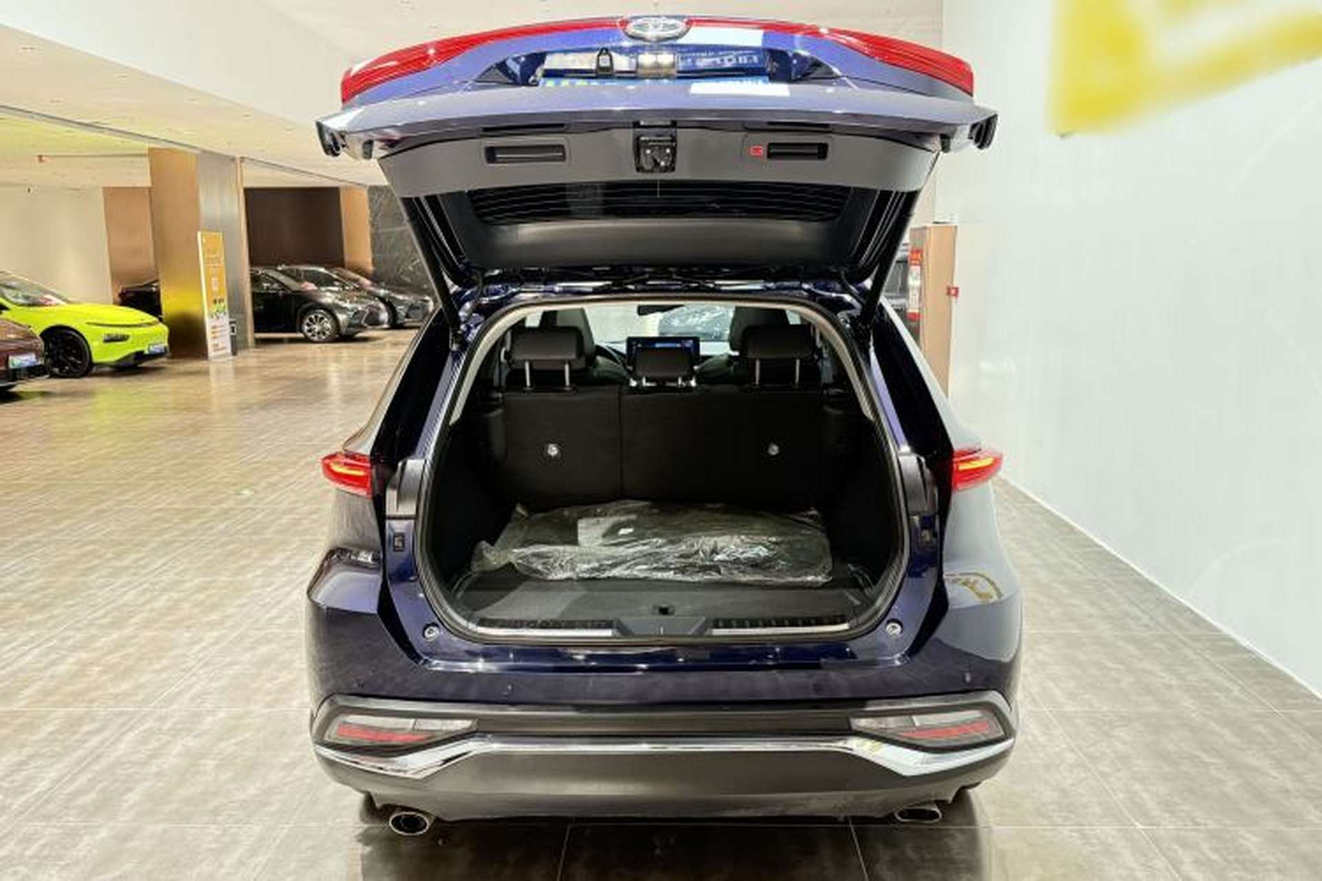 Used Toyota Harrier 2022 2.0L CVT Two-Wheel Drive Deluxe Edition Exterior 9