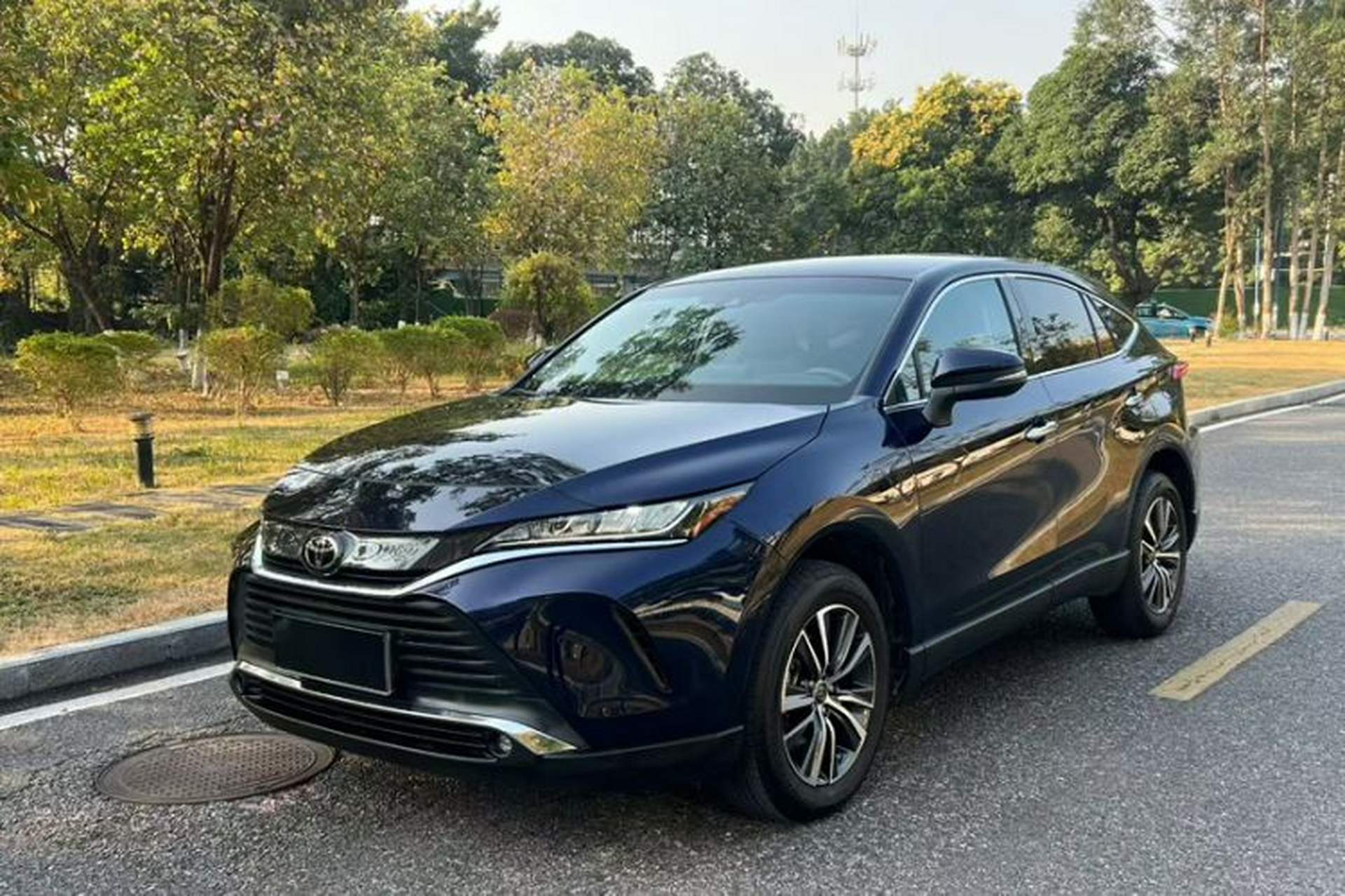 Used Toyota Harrier 2022 2.0L CVT Two-Wheel Drive Luxury Edition Front Left 45 Deg