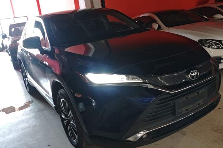 Used Toyota Harrier 2022 2.0L CVT Two-Wheel Drive Luxury Edition Front Right 45 Deg