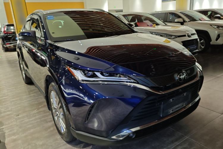 Used Toyota Harrier 2022 2.0L CVT Two-Wheel Drive Deluxe Edition Front Right 45 Deg