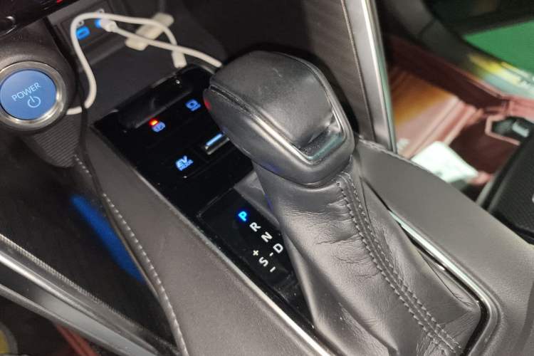 Used Toyota Harrier 2022 Dual-Engine 2.5L CVT Four-Wheel Drive Luxury Edition Gear Lever