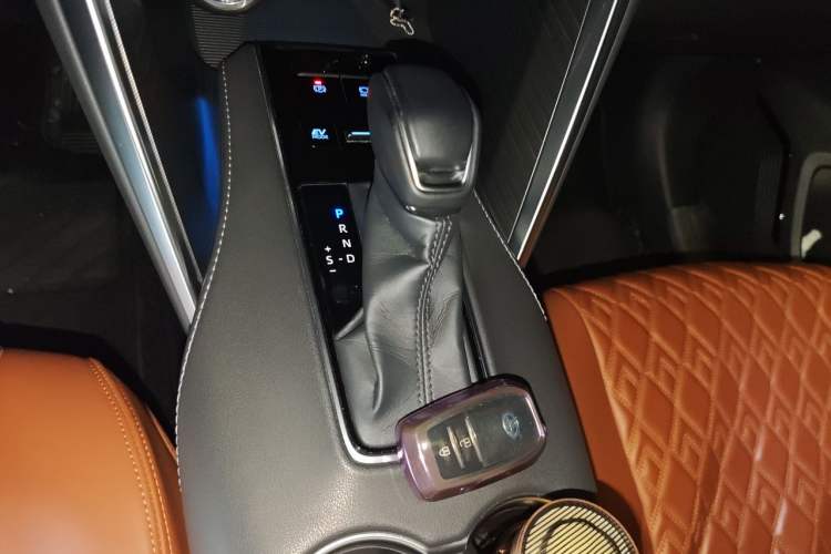 Used Toyota Harrier 2022 Dual-Engine 2.5L CVT Four-Wheel Drive Luxury Edition Gear Lever