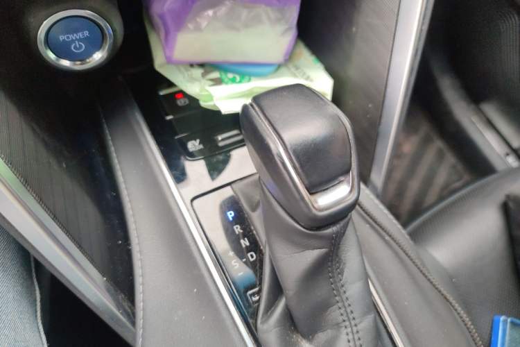 Used Toyota Harrier 2022 Dual-Engine 2.5L CVT Two-Wheel Drive Luxury Edition Gear Lever