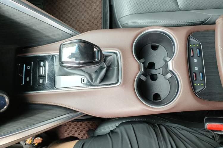 Used Toyota Harrier 2022 Dual-Engine 2.5L CVT Four-Wheel Drive Flagship Edition Gear Lever