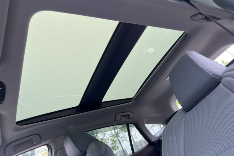 Used Toyota Harrier 2022 2.0L CVT Two-Wheel Drive Deluxe Edition Headliner