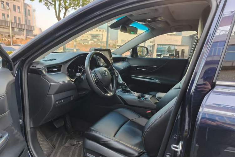 Used Toyota Harrier 2022 2.0L CVT Two-Wheel Drive Entry Version Interior 1