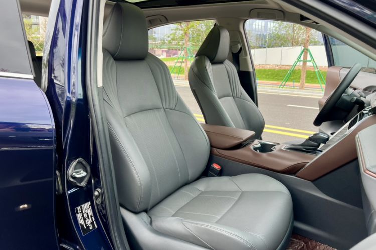 Used Toyota Harrier 2022 2.0L CVT Two-Wheel Drive Deluxe Edition Interior 10