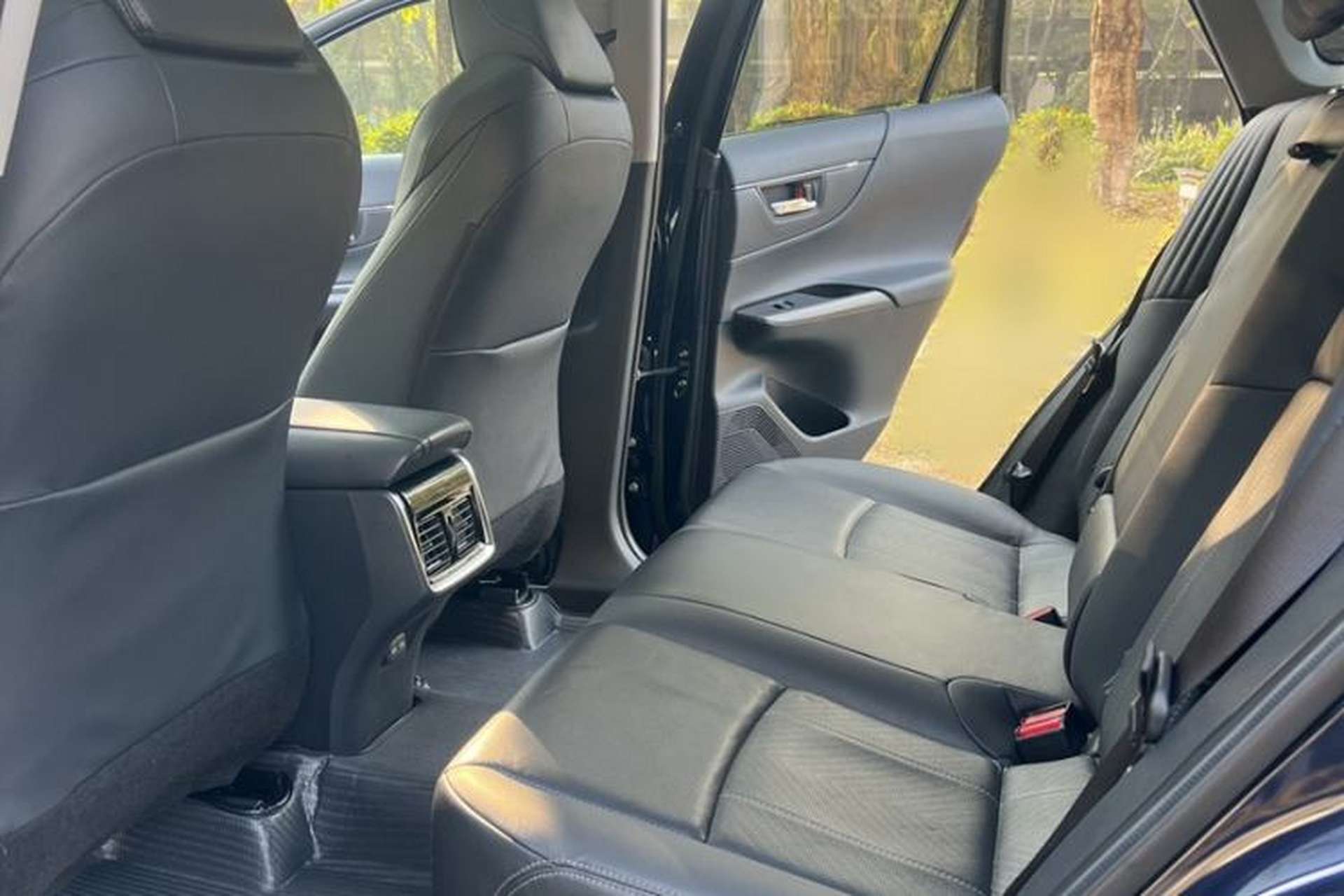 Used Toyota Harrier 2022 2.0L CVT Two-Wheel Drive Luxury Edition Interior 10