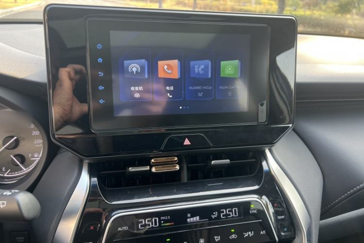 Used Toyota Harrier 2022 2.0L CVT Two-Wheel Drive Luxury Edition Interior 11