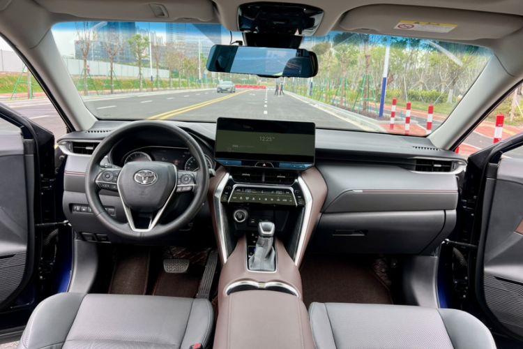 Used Toyota Harrier 2022 2.0L CVT Two-Wheel Drive Deluxe Edition Interior 12