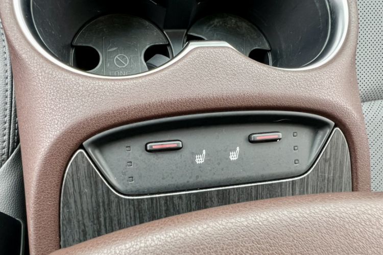Used Toyota Harrier 2022 2.0L CVT Two-Wheel Drive Deluxe Edition Interior 15