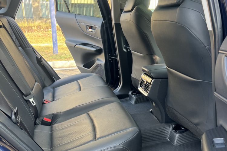 Used Toyota Harrier 2022 2.0L CVT Two-Wheel Drive Luxury Edition Interior 15