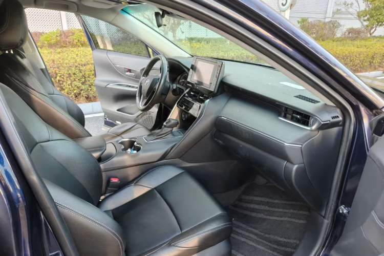 Used Toyota Harrier 2022 2.0L CVT Two-Wheel Drive Entry Version Interior 2