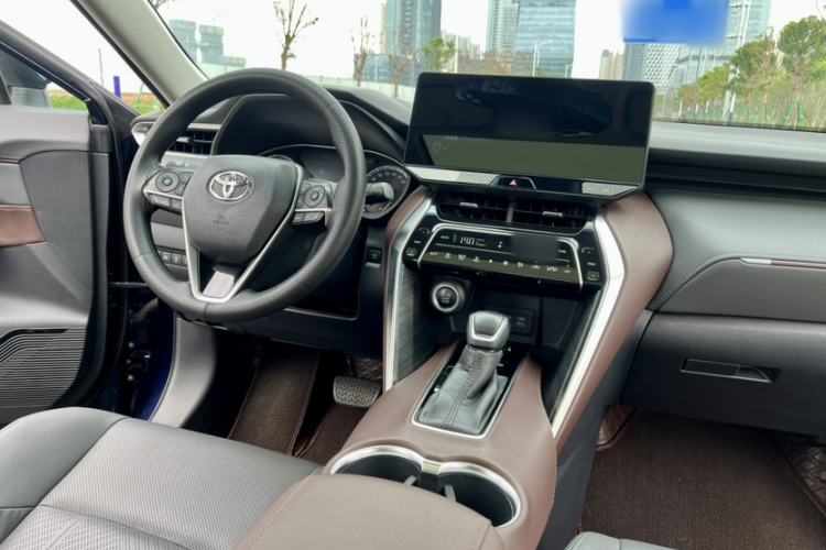 Used Toyota Harrier 2022 2.0L CVT Two-Wheel Drive Deluxe Edition Interior 2