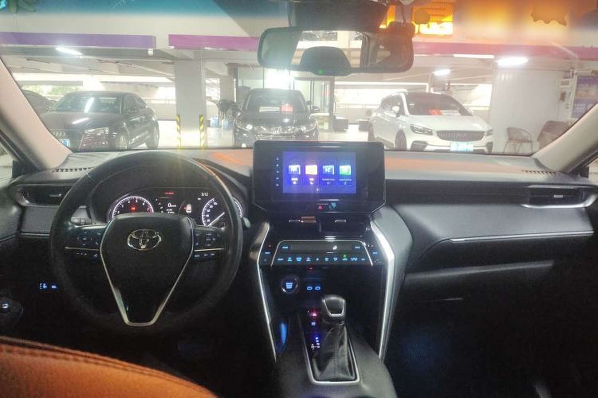 Used Toyota Harrier 2022 2.0L CVT Two-Wheel Drive Luxury Edition Interior 2