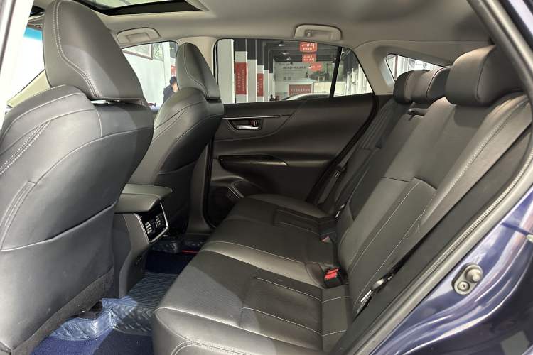 Used Toyota Harrier 2022 2.0L CVT Two-Wheel Drive Luxury Edition Interior 3