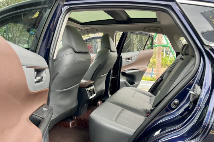 Used Toyota Harrier 2022 2.0L CVT Two-Wheel Drive Deluxe Edition Interior 3
