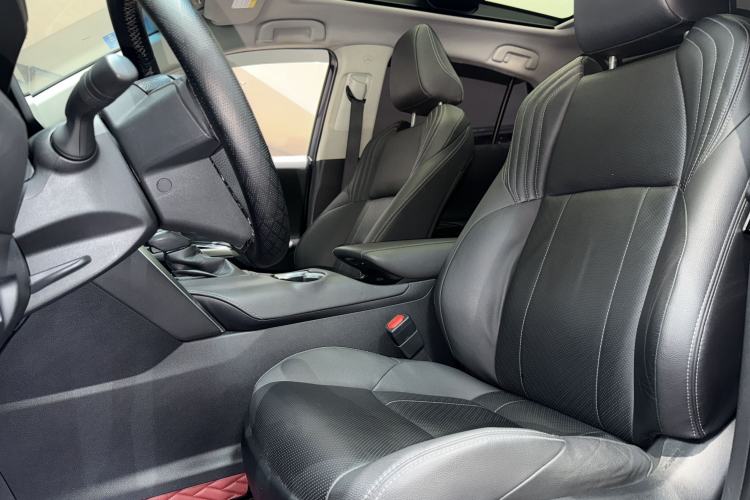 Used Toyota Harrier 2022 2.0L CVT Two-Wheel Drive Deluxe Edition Interior 3