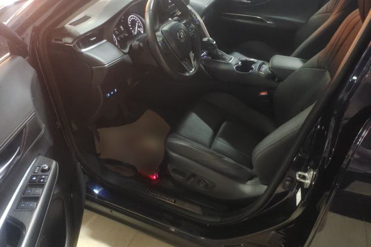 Used Toyota Harrier 2022 2.0L CVT Two-Wheel Drive Luxury Edition Interior 3