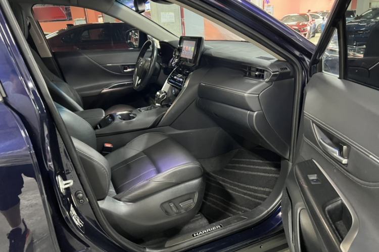 Used Toyota Harrier 2022 2.0L CVT Two-Wheel Drive Luxury Edition Interior 4