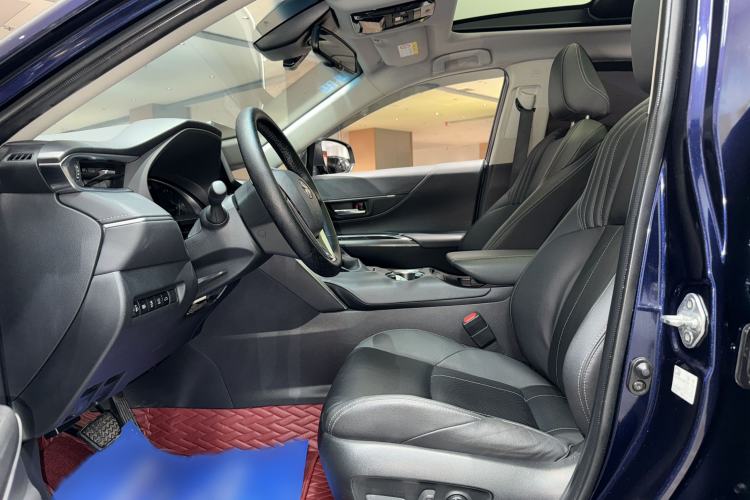Used Toyota Harrier 2022 2.0L CVT Two-Wheel Drive Deluxe Edition Interior 4
