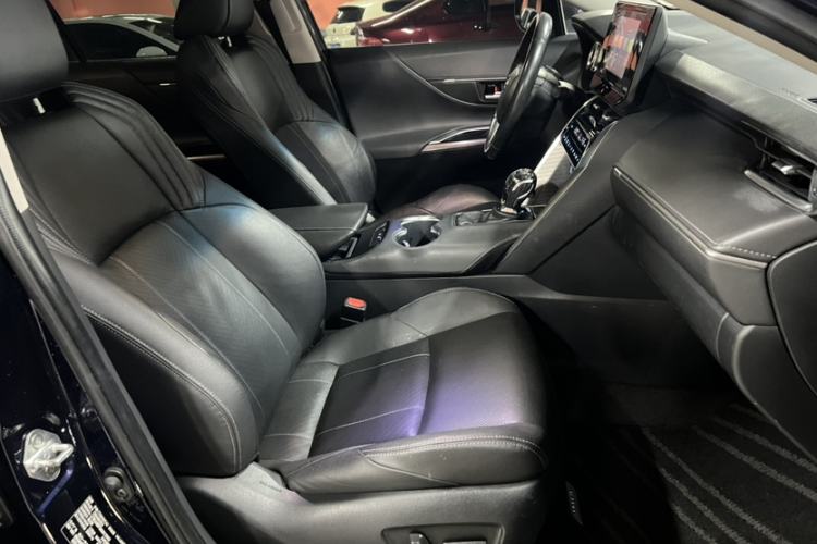Used Toyota Harrier 2022 2.0L CVT Two-Wheel Drive Luxury Edition Interior 5