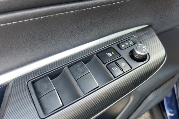 Used Toyota Harrier 2022 2.0L CVT Two-Wheel Drive Luxury Edition Interior 5