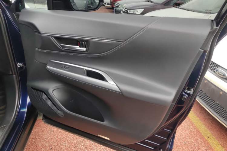 Used Toyota Harrier 2022 2.0L CVT Two-Wheel Drive Entry Version Interior 5
