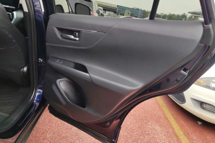 Used Toyota Harrier 2022 2.0L CVT Two-Wheel Drive Entry Version Interior 6