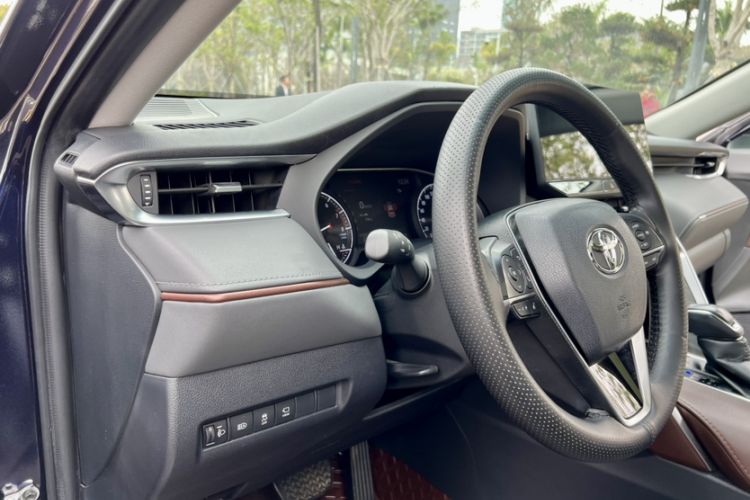 Used Toyota Harrier 2022 2.0L CVT Two-Wheel Drive Deluxe Edition Interior 8