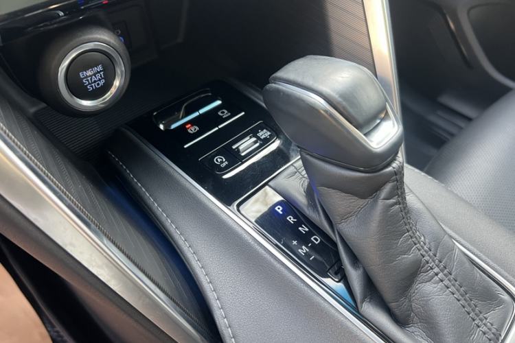 Used Toyota Harrier 2022 2.0L CVT Two-Wheel Drive Luxury Edition Interior 8