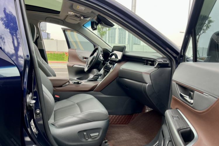 Used Toyota Harrier 2022 2.0L CVT Two-Wheel Drive Deluxe Edition Interior 9