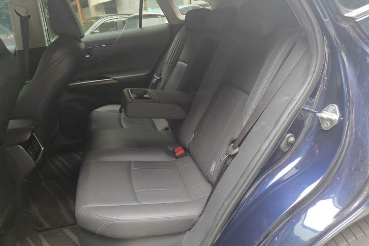 Used Toyota Harrier 2022 Dual-Engine 2.5L CVT Two-Wheel Drive Luxury Edition Left Rear Seat