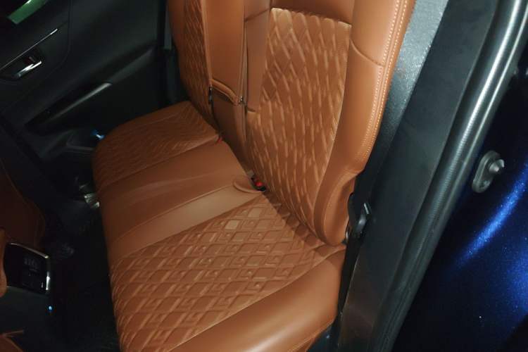 Used Toyota Harrier 2022 Dual-Engine 2.5L CVT Four-Wheel Drive Luxury Edition Left Rear Seat