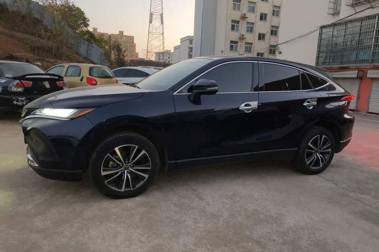 Used Toyota Harrier 2022 2.0L CVT Two-Wheel Drive Entry Version Left Side