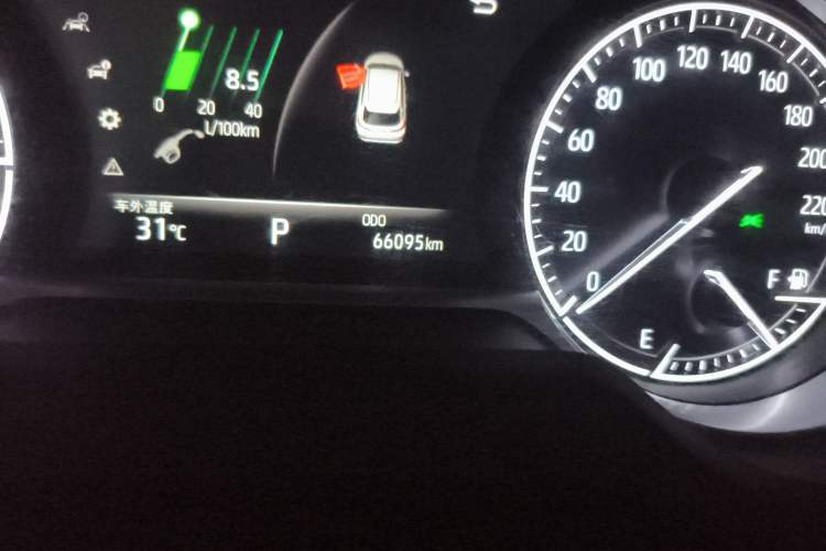 Used Toyota Harrier 2022 2.0L CVT Two-Wheel Drive Luxury Edition Odometer Close Up