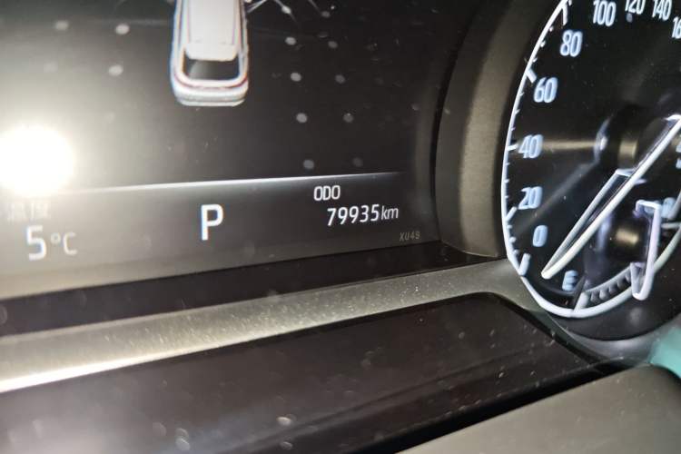 Used Toyota Harrier 2022 2.0L CVT Two-Wheel Drive Deluxe Edition Odometer Close Up