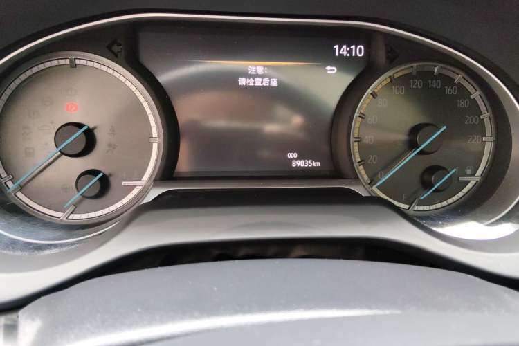 Used Toyota Harrier 2022 Dual-Engine 2.5L CVT Two-Wheel Drive Luxury Edition Odometer Close Up