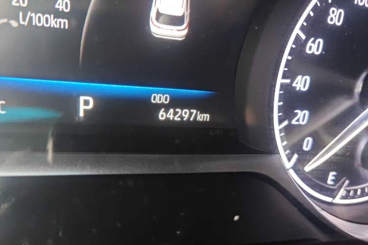 Used Toyota Harrier 2022 2.0L CVT Two-Wheel Drive Deluxe Edition Odometer Close Up