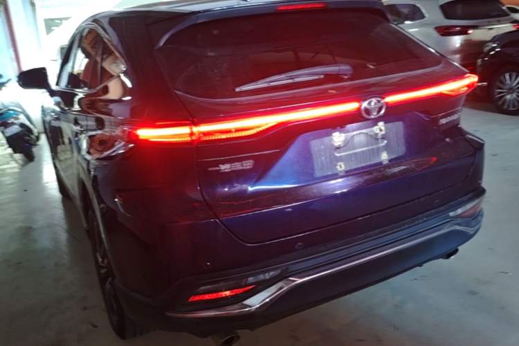 Used Toyota Harrier 2022 2.0L CVT Two-Wheel Drive Luxury Edition Rear Left 45 Deg