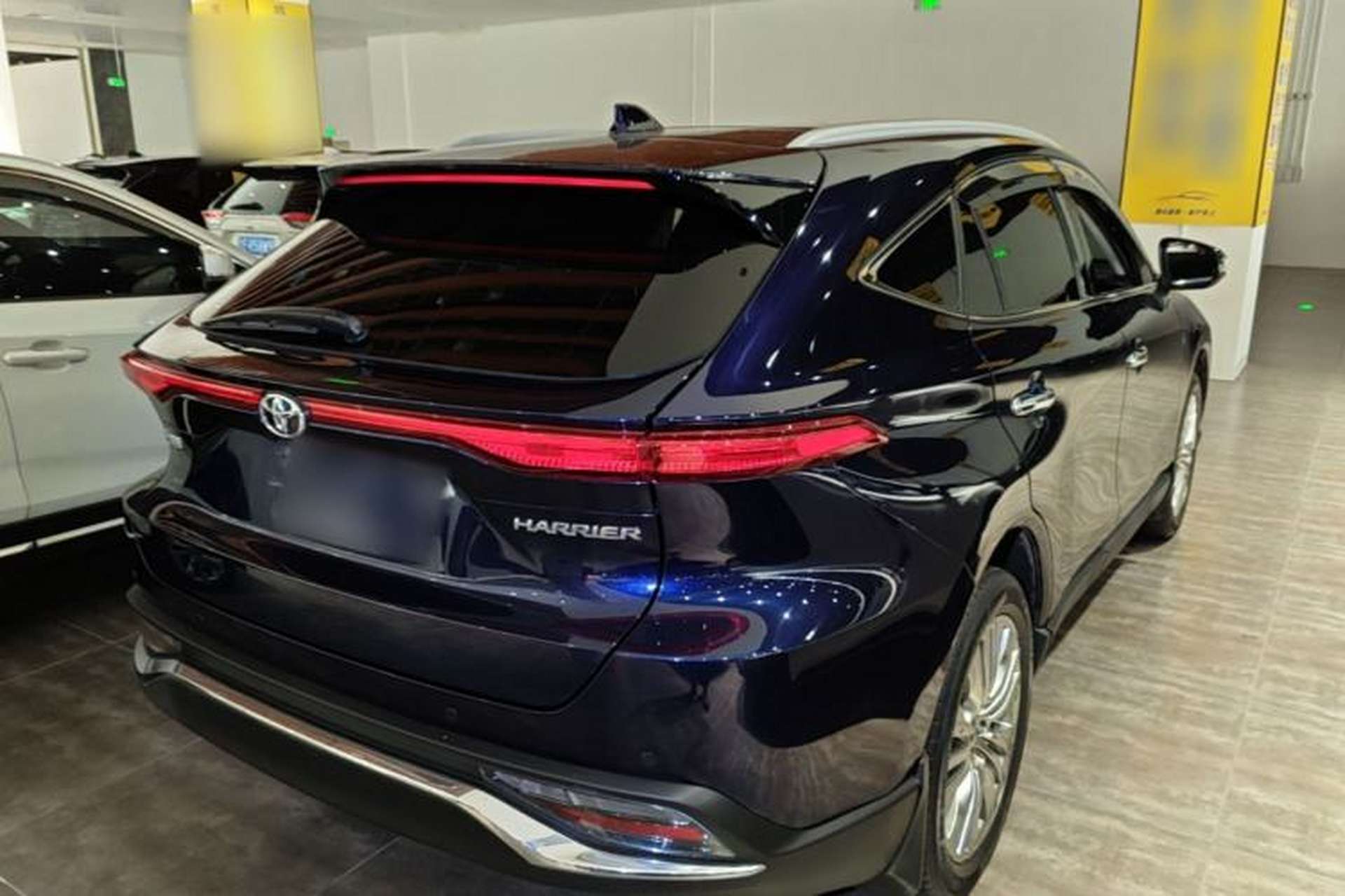 Used Toyota Harrier 2022 2.0L CVT Two-Wheel Drive Deluxe Edition Rear Right 45 Deg
