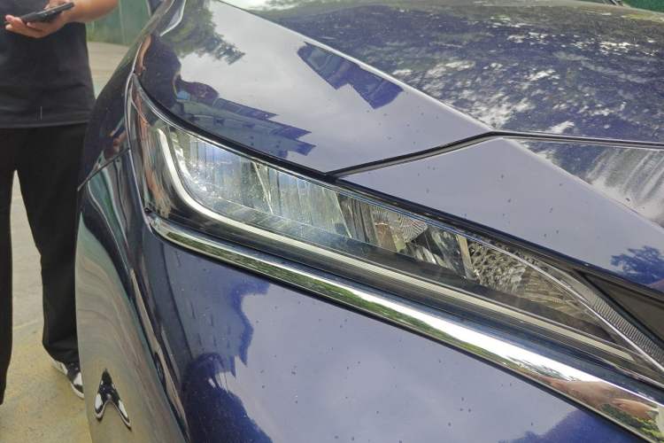 Used Toyota Harrier 2022 Dual-Engine 2.5L CVT Two-Wheel Drive Luxury Edition Right Front Headlight