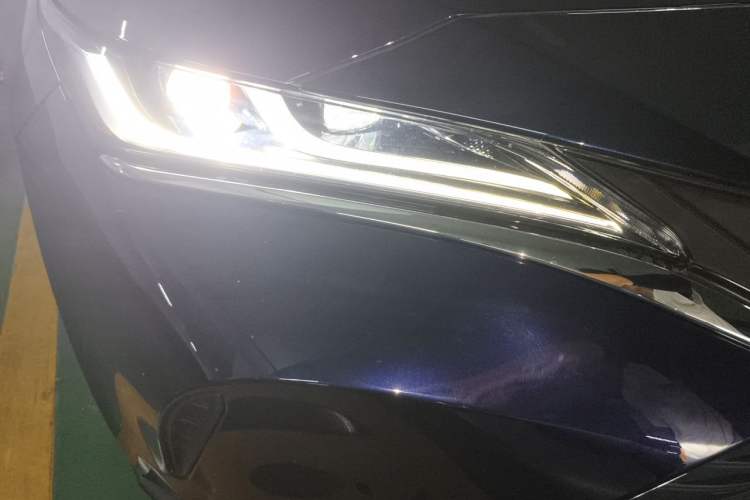 Used Toyota Harrier 2022 Dual-Engine 2.5L CVT Four-Wheel Drive Luxury Edition Right Front Headlight