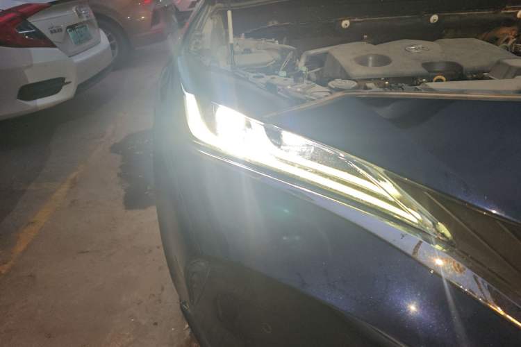Used Toyota Harrier 2022 2.0L CVT Two-Wheel Drive Deluxe Edition Right Front Headlight