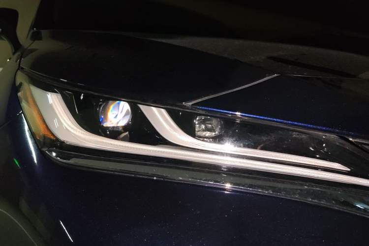 Used Toyota Harrier 2022 Dual-Engine 2.5L CVT Four-Wheel Drive Luxury Edition Right Front Headlight