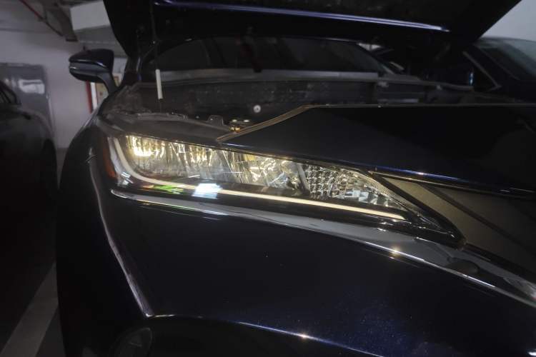 Used Toyota Harrier 2022 Dual-Engine 2.5L CVT Two-Wheel Drive Luxury Edition Right Front Headlight