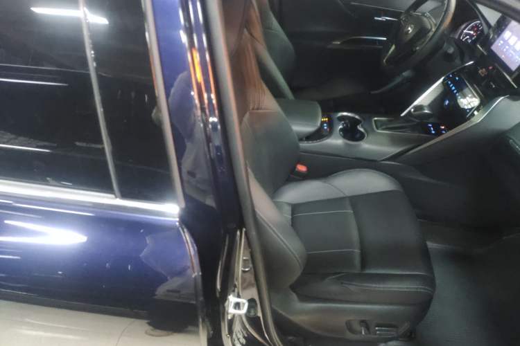 Used Toyota Harrier 2022 2.0L CVT Two-Wheel Drive Luxury Edition Right Front Seat