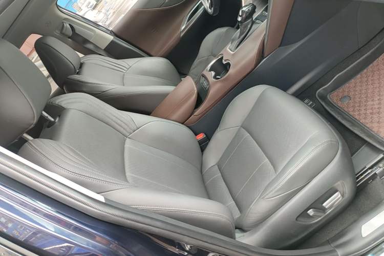Used Toyota Harrier 2022 Dual-Engine 2.5L CVT Four-Wheel Drive Flagship Edition Right Front Seat